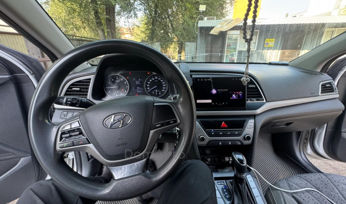 Hyundai Elantra 2018 года