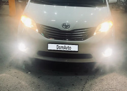Toyota Sienna 2013 года