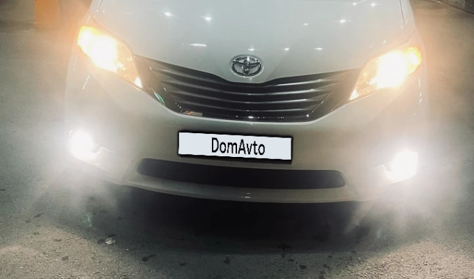 Toyota Sienna 2013 года