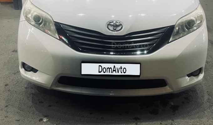 Toyota Sienna 2013 года