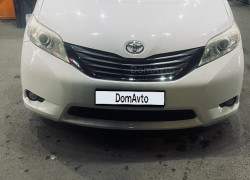 Toyota Sienna 2013 года