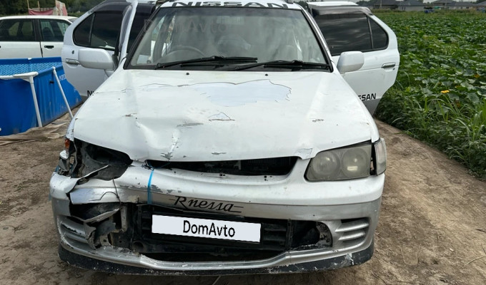 Nissan R'nessa 1998 года