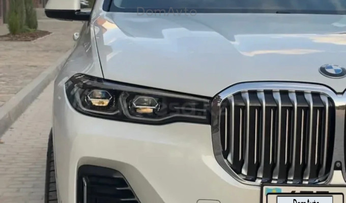BMW X7 2020 года
