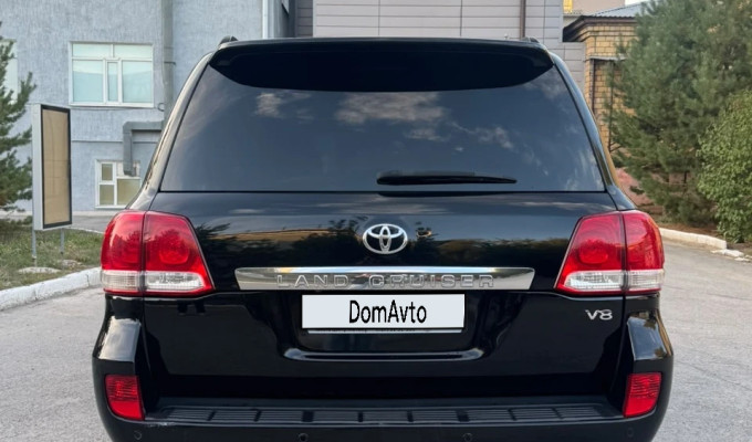 Toyota Land Cruiser 2011 года