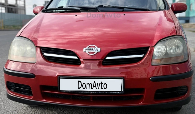 Nissan Almera Tino 2001 года