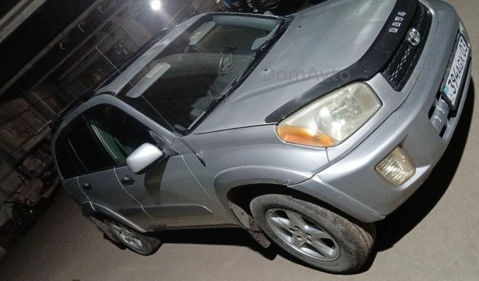 Toyota RAV4 2002 года