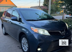 Toyota Sienna 2015 года