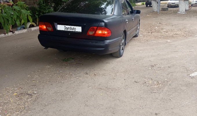 Mercedes-Benz E-Класс 1995 года