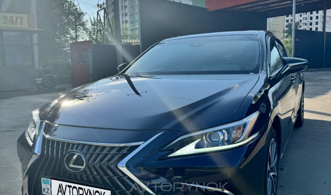Lexus ES 2022 года