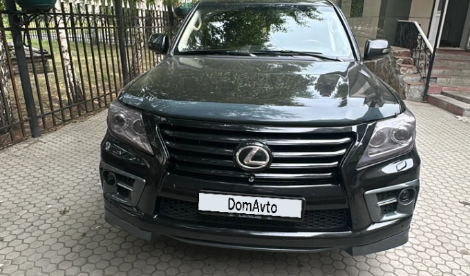 Lexus LX 2009 года