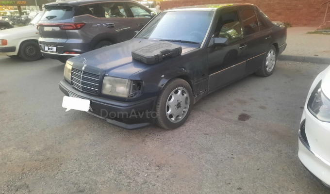 Mercedes-Benz E-Класс 1990 года