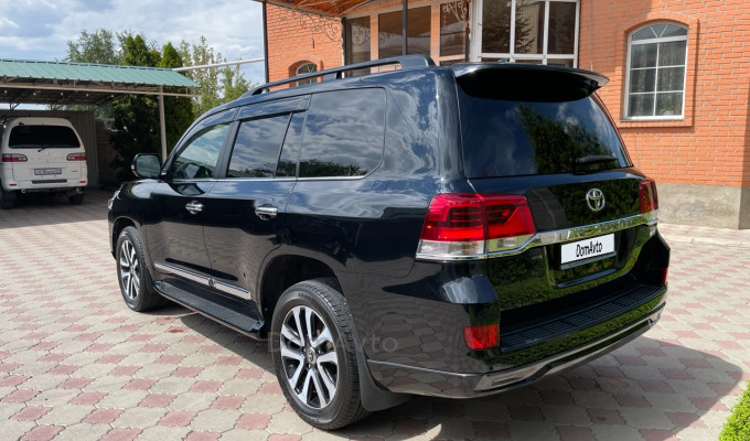 Toyota Land Cruiser 2016 года