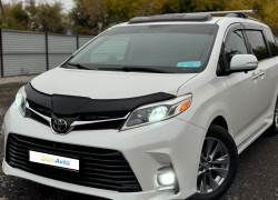 Toyota Sienna 2015 года