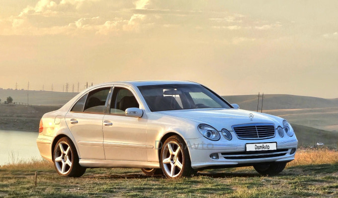 Mercedes-Benz E-Класс 2003 года