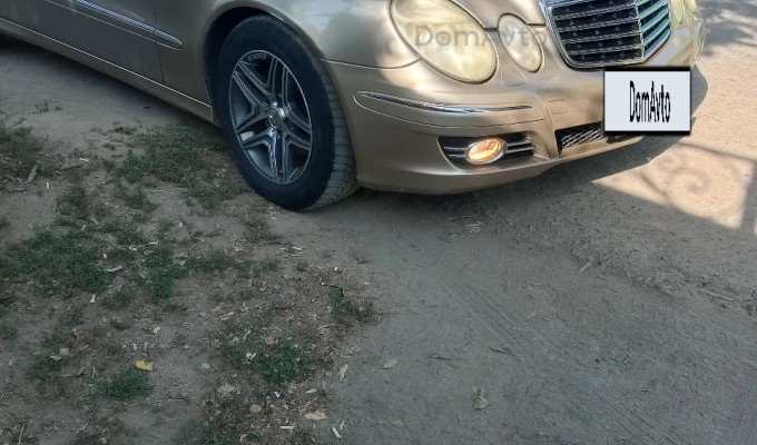 Mercedes-Benz E-Класс 2004 года