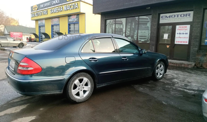 Mercedes-Benz E-Класс 2005 года