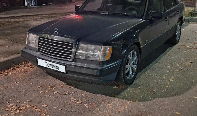 Mercedes-Benz E-Класс 1990 года
