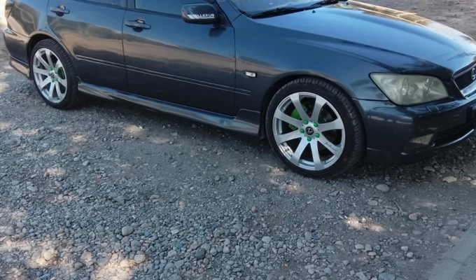 Lexus IS 2001 года