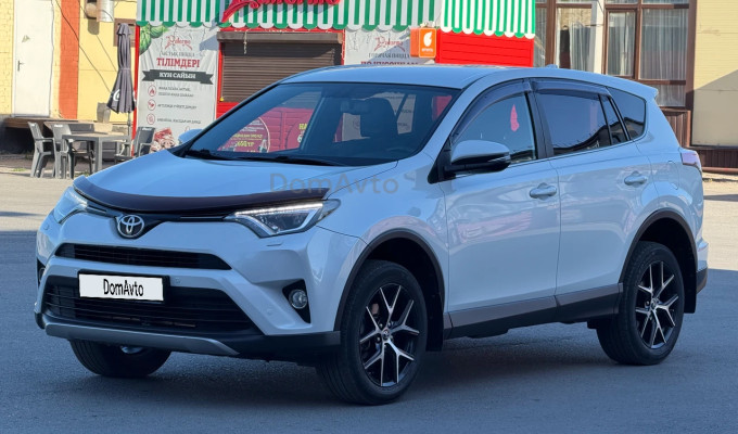 Toyota RAV4 2018 года