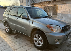 Toyota RAV4 2005 года