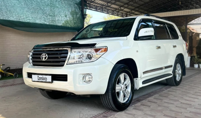 Toyota Land Cruiser 2011 года