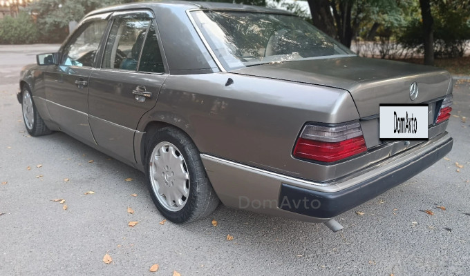 Mercedes-Benz E-Класс 1991 года