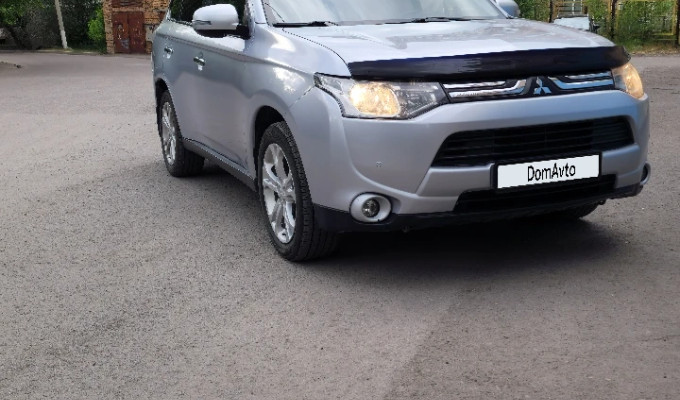 Mitsubishi Outlander 2012 года