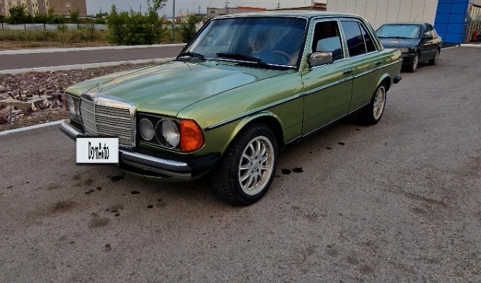 Mercedes-Benz E-Класс 1984 года