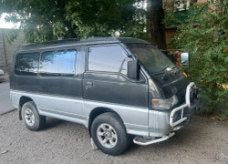Mitsubishi Delica 1993 года