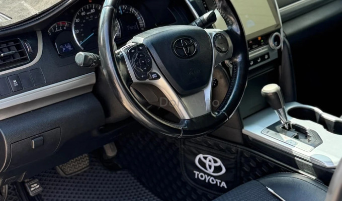 Toyota Camry 2013 года