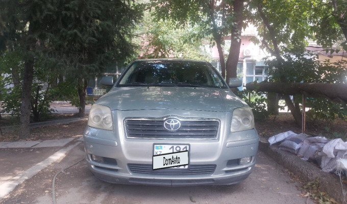 Toyota Avensis 2003 года