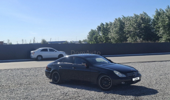 Mercedes-Benz CLS-Класс 2004 года