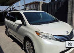 Toyota Sienna 2012 года