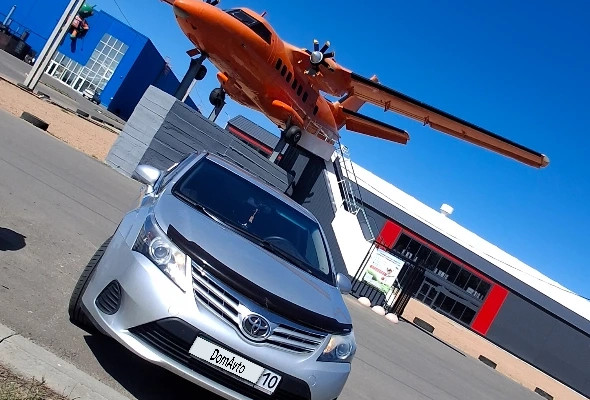 Toyota Avensis 2013 года