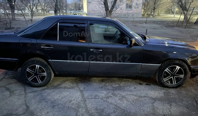 Mercedes-Benz E-Класс 1993 года