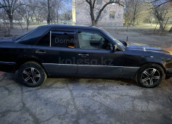 Mercedes-Benz E-Класс 1993 года