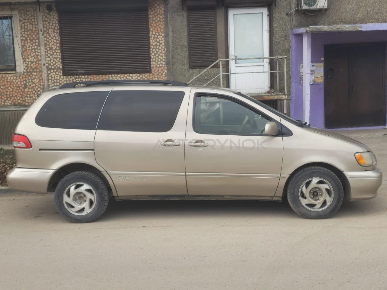 Toyota Sienna, 2002