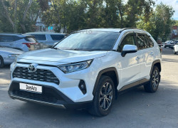 Toyota RAV4 2024 года