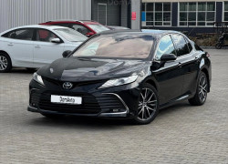 Toyota Camry 2022 года