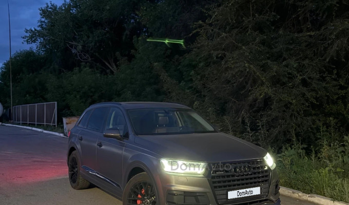 Audi Q7 2020 года