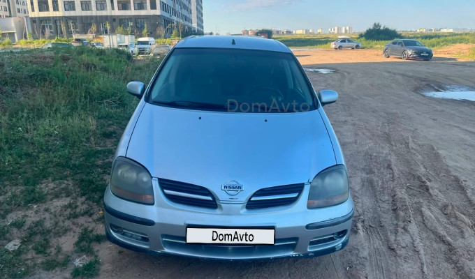 Nissan Almera Tino 2002 года