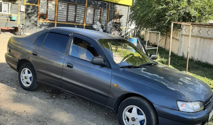 Toyota Carina E 1993 года