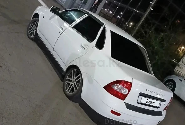 ВАЗ (Lada) Priora 2013 года