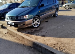 Toyota Picnic 1998 года