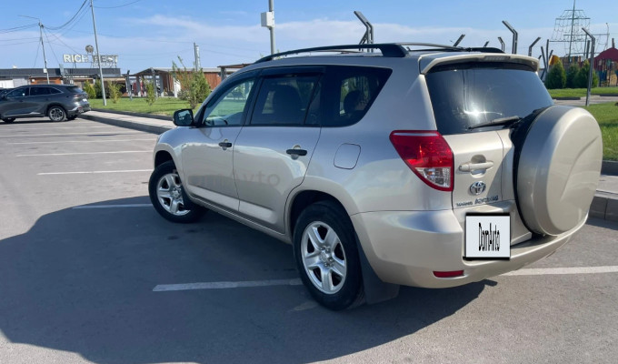 Toyota RAV4 2006 года