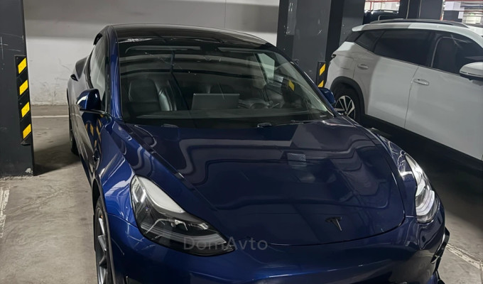 Tesla Model 3 2021 года