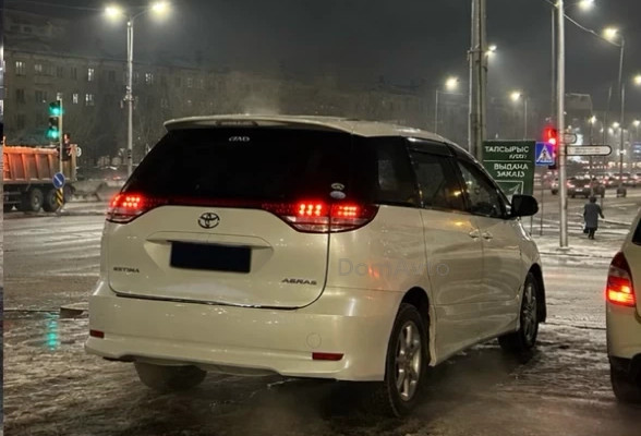 Toyota Estima 2007 года