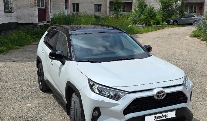 Toyota RAV4 2021 года