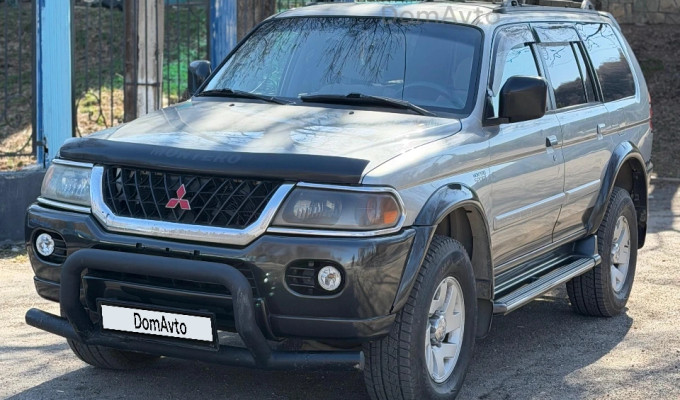 Mitsubishi Montero Sport 2000 года