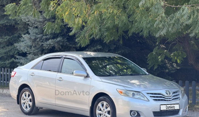 Toyota Camry 2010 года